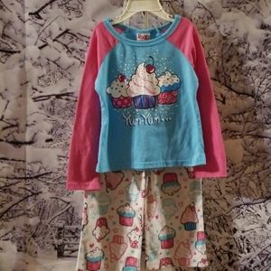 Size 4/5 2-Piece Cupcake Pajama Set
